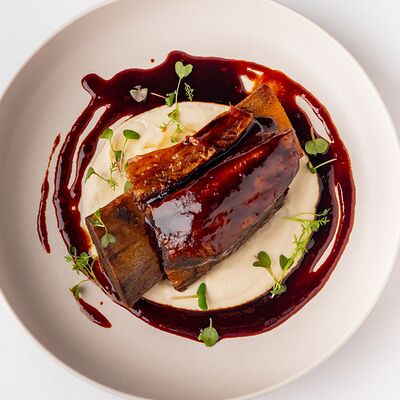 Томлёное ребро в соусе Бароло в Leto по цене 2440 ₽