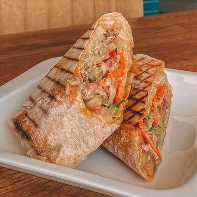 Шаурма с курицей на мангале в Соль & Перец по цене 267 ₽