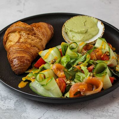 Континентальный завтрак с форелью в MON PARIS по цене 740 ₽