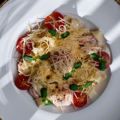 Паста с лососем и креветками в Cafe Family по цене 830 ₽