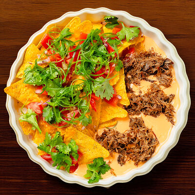 Начос с томлеными говяжьими щёчками в Бибирево по цене 1200 ₽