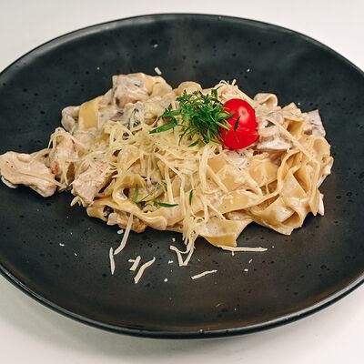 Паста с курицей и грибамив Клевая блиновая по цене 445 ₽