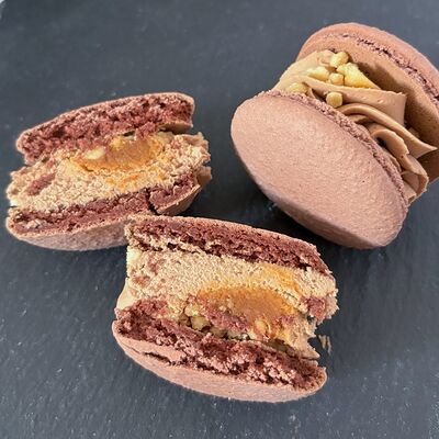 Макарон Сникерсв Кондитерская Конфетка Питер по цене 205 ₽