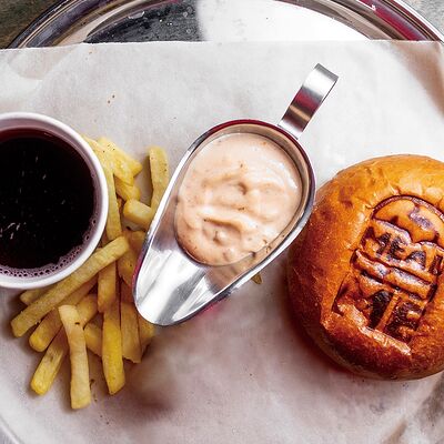 Бургер Бизнес комбо в Meal me по цене 300 ₽