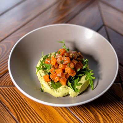 Тартар из лосося в Ресторан Невский по цене 650 ₽