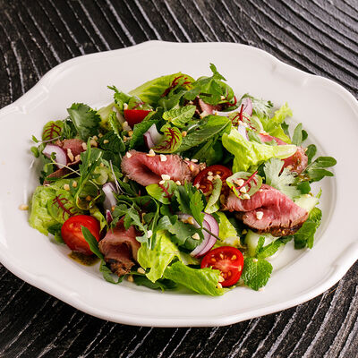 Салат Тай биф в Ginza по цене 1390 ₽