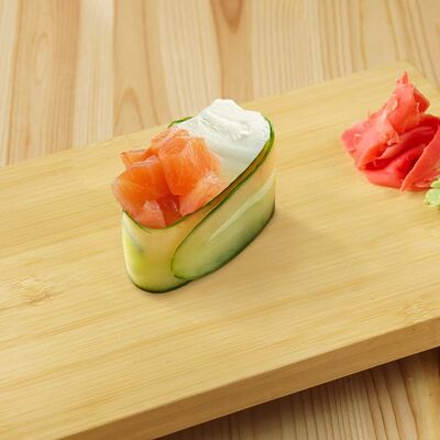 Суши каппа копченый лосось и сыр в Вкусные Суши Premium по цене 150