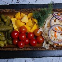 Ассорти солений в Гриль-бар Draft