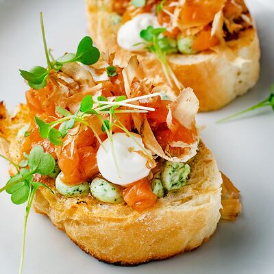 Брускетта с лососем в Сен Тропе по цене 755 ₽