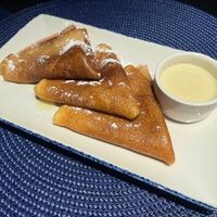 Блинчики со сгущенным молоком в Encore cafe