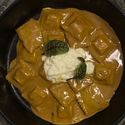 Равиоли с уткой с соусом Демиглас в Пепе Неро по цене 700 ₽