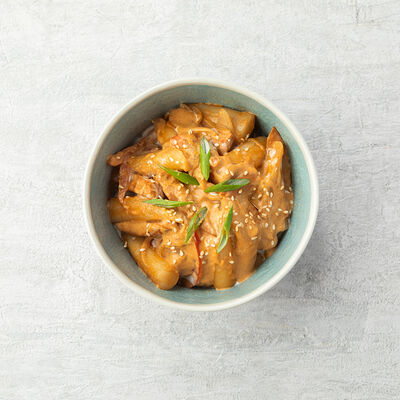 Токпокки в сливочном соусе с колбасками в OMO Korean Food по цене 590 ₽