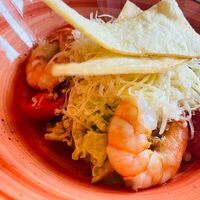 Салат Цезарь с креветкой в Jerome