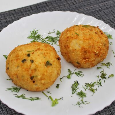 Куриный шарик с творожным сыром в Чёрный и белый по цене 118 ₽