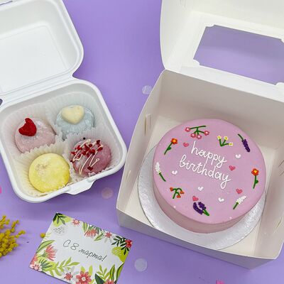 Бенто-торт и нежные моти на День рождения в Cosmo Сakery по цене 3400 ₽