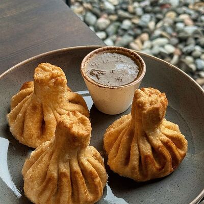 Жареные хинкали с говядиной и свининой в Фабрика хинкали по цене 467 ₽