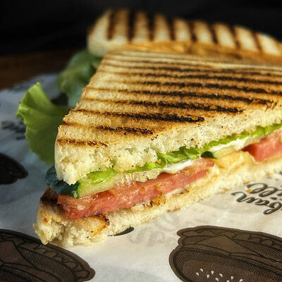 Сэндвич с ветчиной и сыром в Урбан Гриль по цене 420 ₽