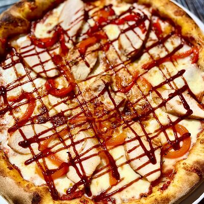 Пицца курица BBQ в Пицца на дровах по цене 1380 ₽