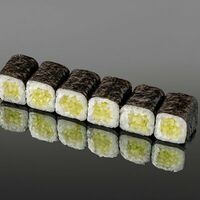 Маки ролл с такуаном в OUGI