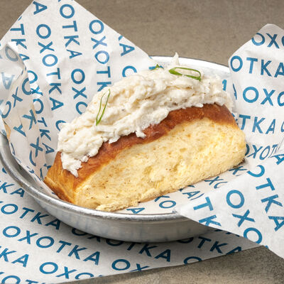 Палтус-дог с соусом айоли в Охотка по цене 320 ₽