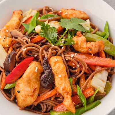 Рис со свининой и овощами в соусе на выбор в Tasty thai по цене 550 ₽