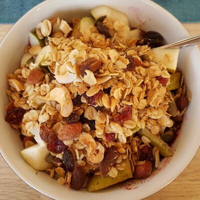 Гранола и мюсли с молоком в Debaton по цене 150