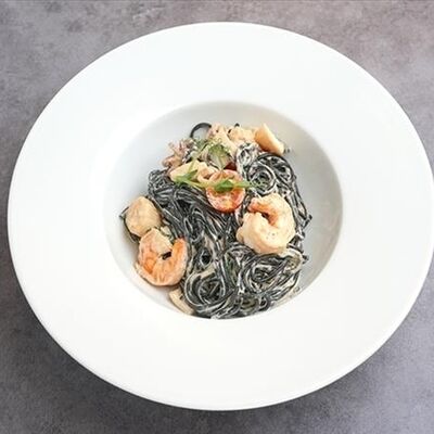 Спагетти Нерро с морепродуктами в Dolce casa по цене 1160 ₽