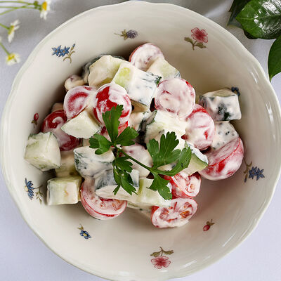 Овощной салат со сметаной в Юность у моря по цене 200 ₽