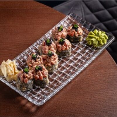 Теплый ролл с тунцом в Nautilus по цене 1081 ₽