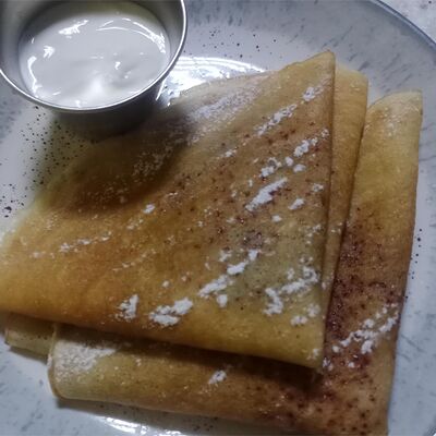 Блинчики с домашним вареньем и сметаной в Оазис кафе по цене 210 ₽