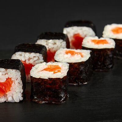Маки с лососем в Суши муши по цене 329 ₽