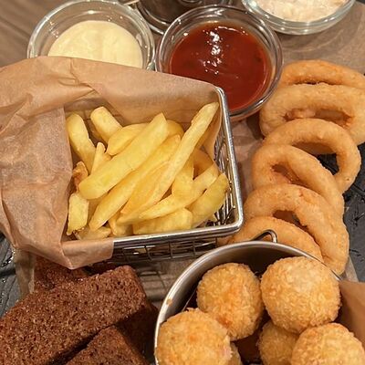 Сет Пивных закусок в Steller по цене 825 ₽