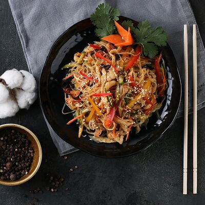 Салат по-Харбински Д в Hungry Dragon по цене 420 ₽