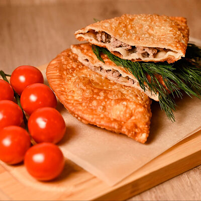 Чебуссэр с говядиной в Чебуссэр по цене 270 ₽