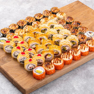 Антикризисные Полтора килограмма hot в СушиGood по цене 1555 ₽