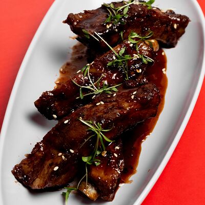 Ребра в пряно-сладком соусе в Toki Poki по цене 650 ₽