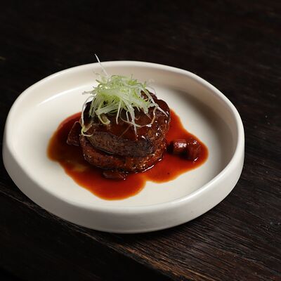 Филе миньон, перечный соус, сельдерей конфи в MIDSUMMER по цене 2200 ₽