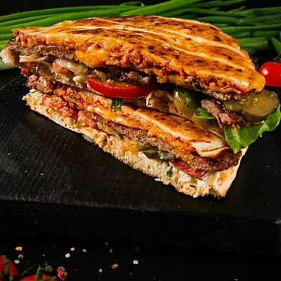 Бургер из говядины на углях большой в Burum Grill по цене 679 ₽