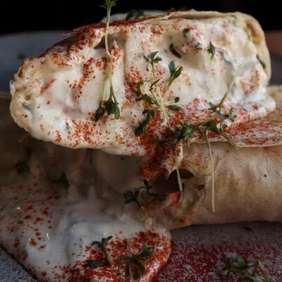 Шаурма на соусе дзадзыки в Umami Kitchen's по цене 580 ₽