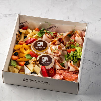 Box сыров и мяса М в CHEF'S FOOD BOX по цене 2455 ₽
