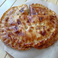 Чуду с мясом в Папа Сулугуни