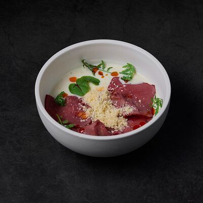 Сырный суп с копченой говядинойв Level kitchenbar по цене 540 ₽