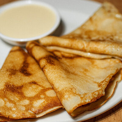 Блинчики со сгущенным молоком в Кафе Наше Место по цене 230 ₽