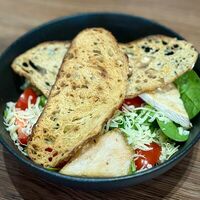 Цезарь в Dada Art Bakery