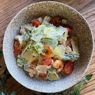 Цезарь с креветками в Пойдем зайдем по цене 550 ₽