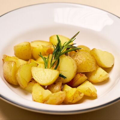 Мини-картофель с розмарином и чесноком в Блан де блан по цене 220