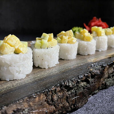 Ролл Туна фреш в Может суши? по цене 499 ₽