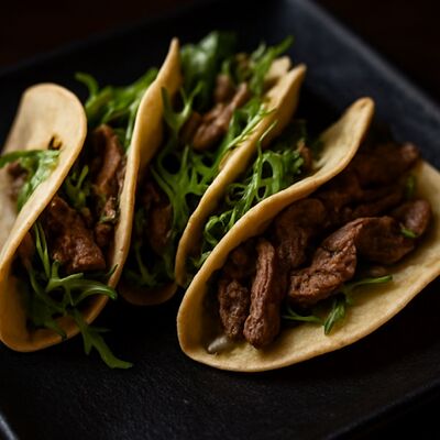 Тако с говяжьей вырезкой в VinBurger по цене 780 ₽