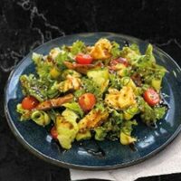 Салат с баклажанами и жареным сыром в Full House