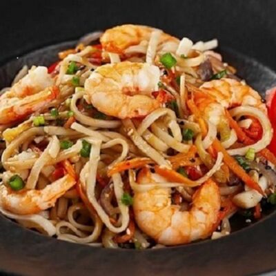 Лапша Удон с креветками в Шеф-Бар по цене 530 ₽